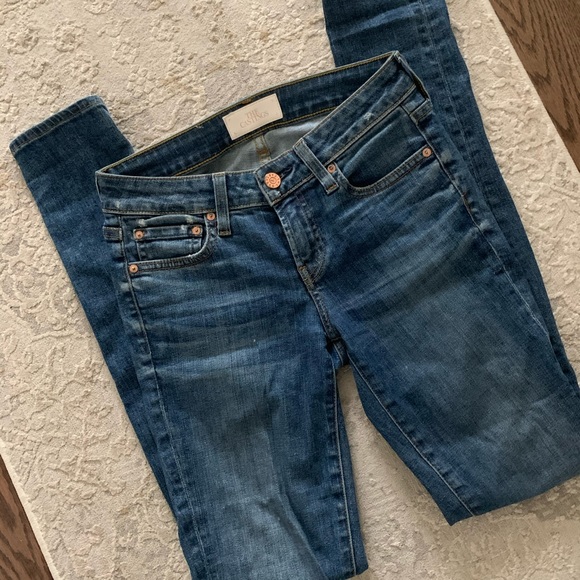 The Castings Mid Rise Skinny Jeans👖 - Picture 2 of 6